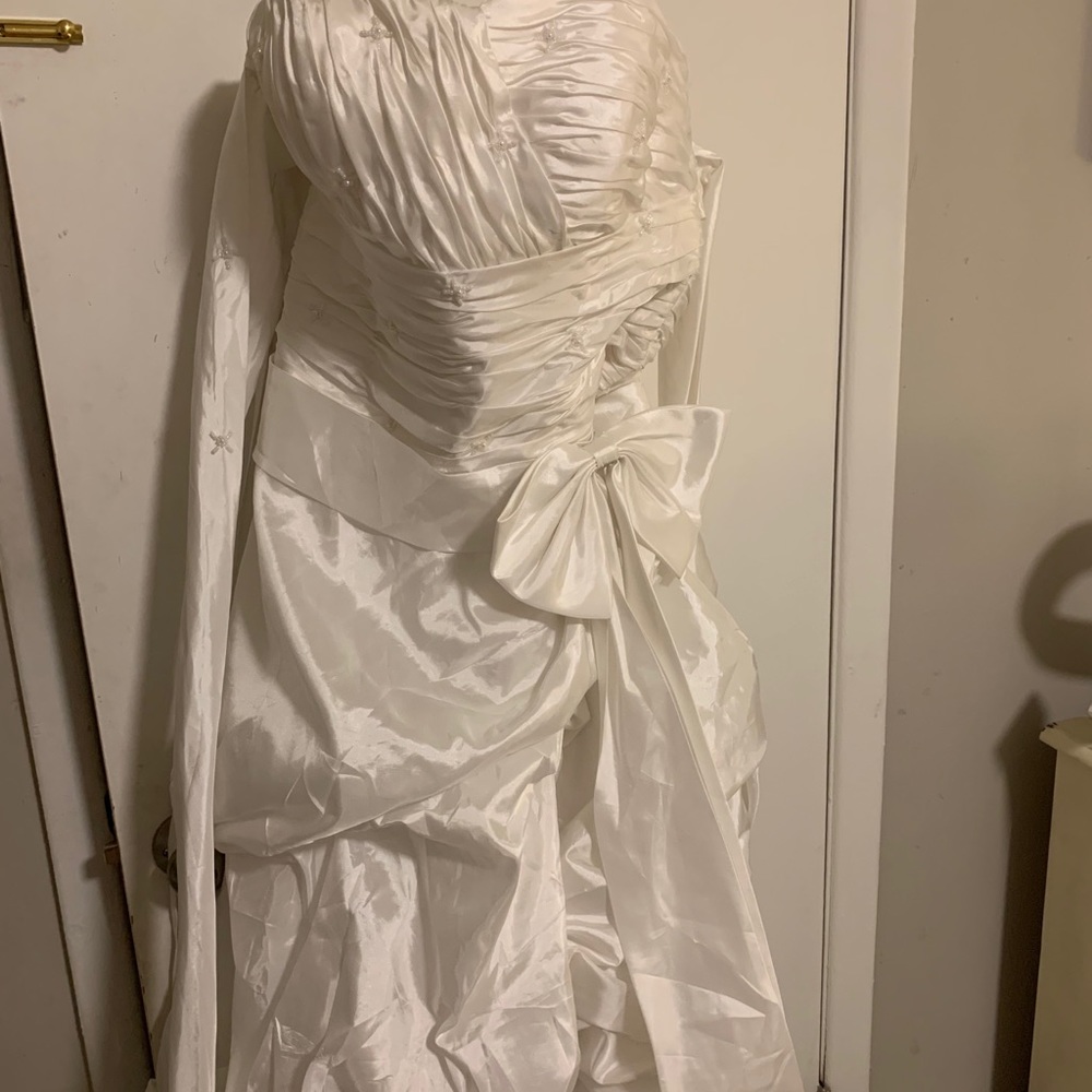 NWOT wedding dress - Picture 6 of 6